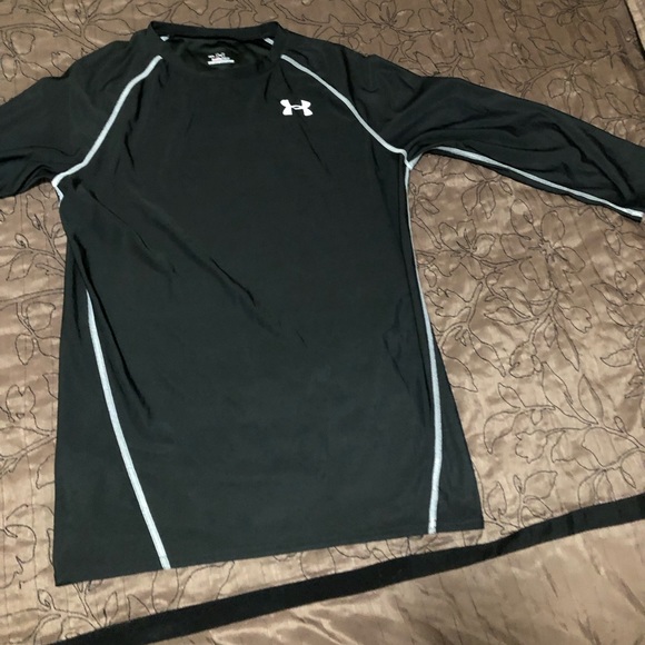 Boys XXL Under Armour long sleeve shirt - Picture 2 of 3
